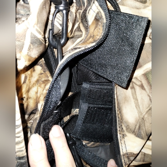 Game Winner Camo Duffle Duffel Hunting Camping Hiking Bag Advantage Max 4 - Picture 10 of 16